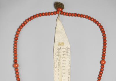 图片[2]-Coral prayer beads with sheepskin note, presented to the Qing court from the Gurkha Kingdom in 1792, Qing dynasty, 18th c., probably a Tibetan work-China Archive